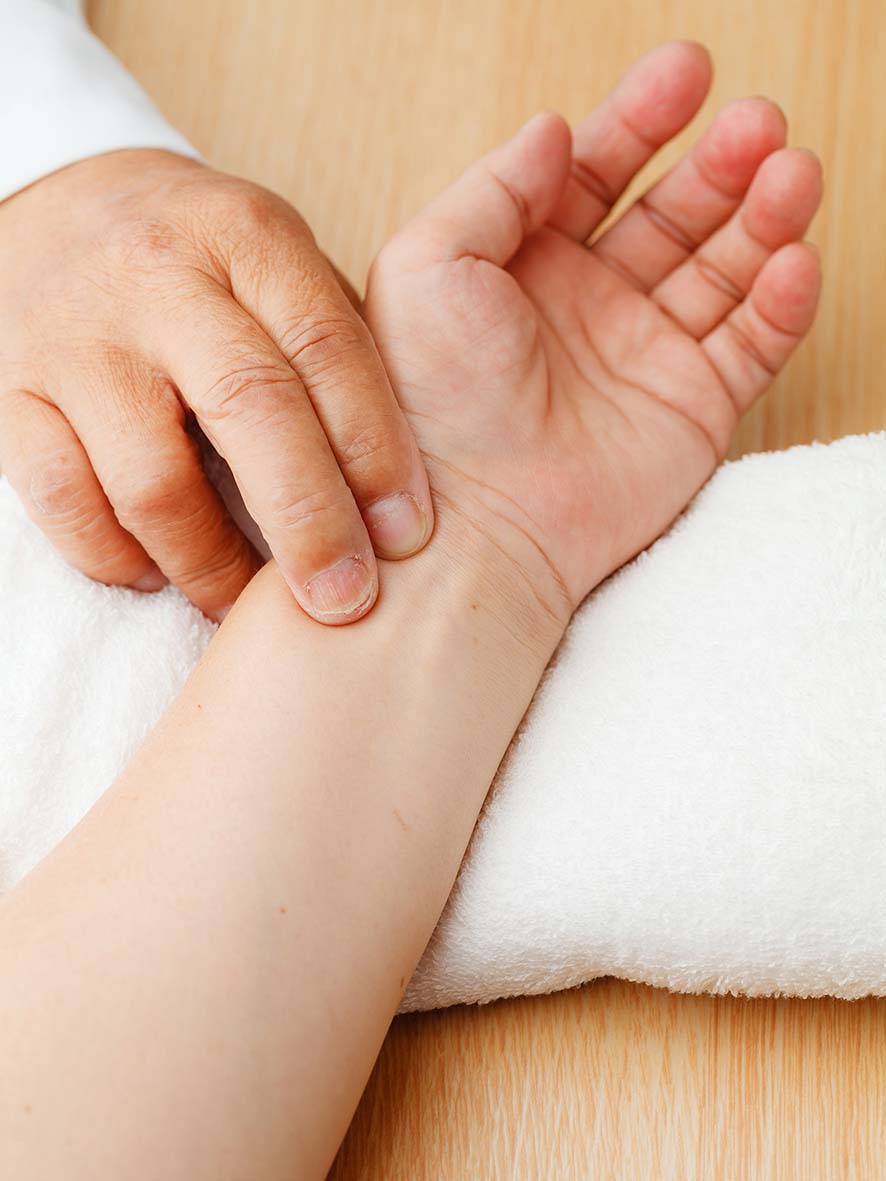 Diagnose pulse of patient